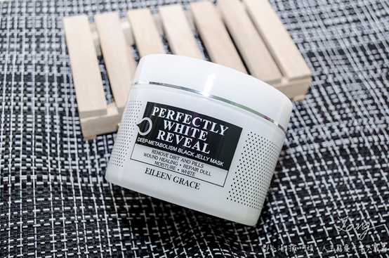 妍霓絲極淨透碳深層喚白黑凍膜