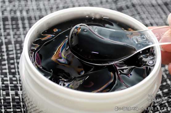 妍霓絲極淨透碳深層喚白黑凍膜