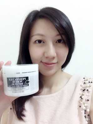 妍霓絲極淨透碳深層喚白黑凍膜