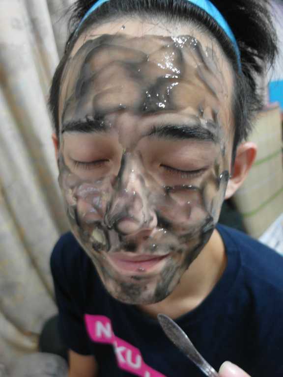 妍霓絲極淨透碳深層喚白黑凍膜